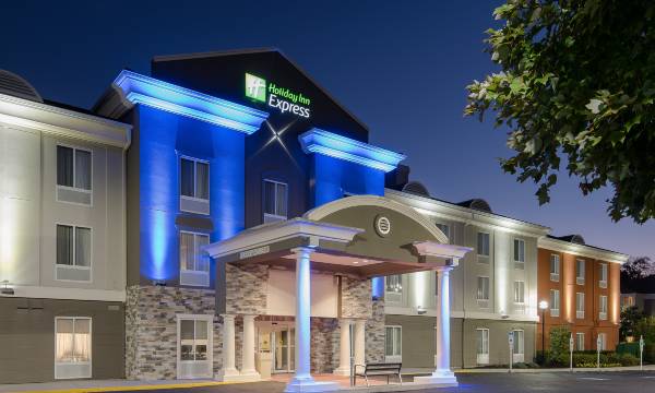 Holiday Inn Express & Suites Philadelphia - MT. Laurel by IHG