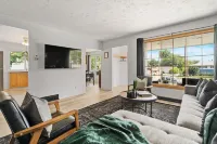 Stylish Drumheller Retreat: Steps from the Red Deer River!