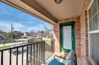 Luxury Brick House/Gated parking/Keyless Smart lock