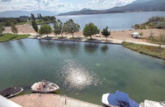 Top floor unit in Discovery Bay with lake views from the patio!