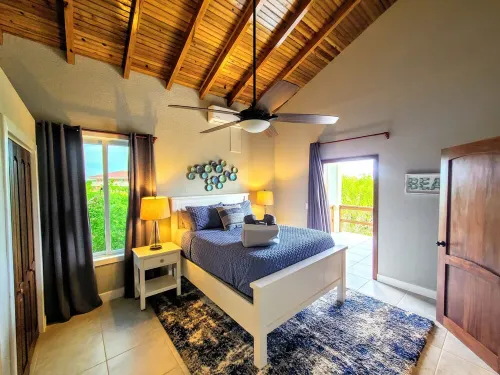 Coral Ridge House Main Floor - 1 Bedroom / 1 Bathroom - Spectacular Oceanfront