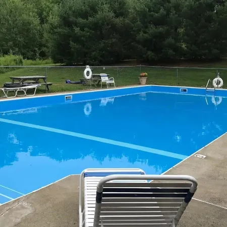 Spacious Townhouse minutes from Village and Slopes with shuttle to mountain