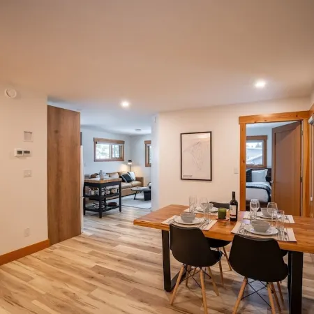 Aspen Adventure House - Luxury Suite - 2 minutes from Revelstoke Mountain Resort
