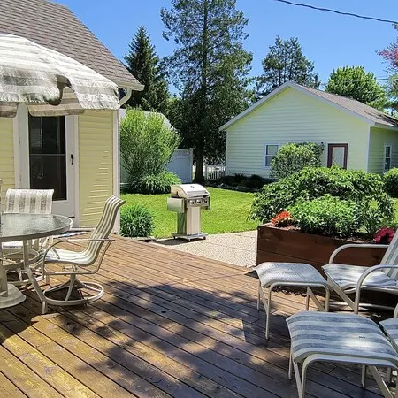 Enchanting Elk Rapids Victorian, 2 Blocks from Beaches