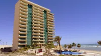 Tessoro #1002 Luxury Suite at Las Conchas Hotels in 