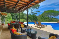 Sea Breeze II Luxury 6 BR Oceanview Estate between Dominical and Manuel Antonio - Pool