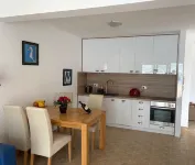 Immaculate Apartment,  Uninterrupted Stunning Bay Views , Private parking Hotels in Muo