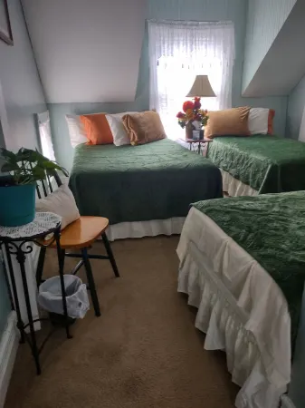 The Butler's Pantry<br>One half of Victorian duplex Отели в г. Oneida County