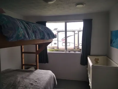 DAS Ski Lodge - Instant Classic Kiwi Ski Bach Hotels near Waimarino Museum