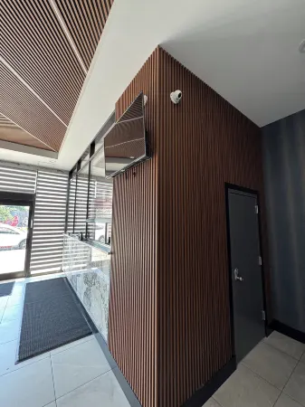 Capital Hotel Отели рядом с достопримечательностью «Музеум оф Мовинг Имедж»