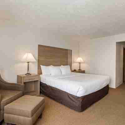 Quality Inn Petoskey-Harbor Springs Rooms