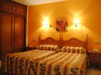 Hostal Italia โรงแรมใกล้หาดฟูเอนกิโรลา