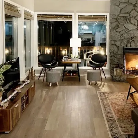 Bright and Cozy Cabin in Blue Lake Springs