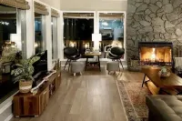 Bright and Cozy Cabin in Blue Lake Springs