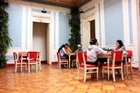 Hostal R10 - sarapan