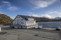 Hotel Grimsel Passhöhe - parking
