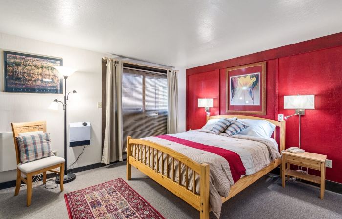 Sunny, Spacious & Pet Friendly - Creekside #39