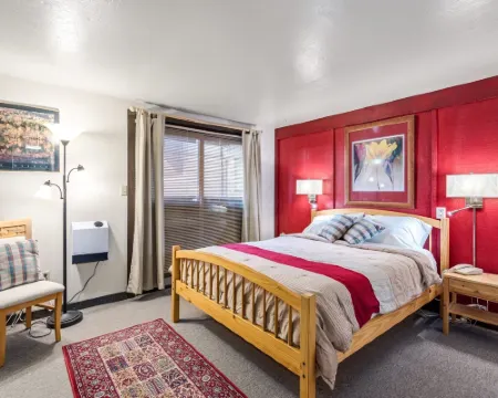 Sunny, Spacious & Pet Friendly - Creekside #39 Hotels in Bear Valley
