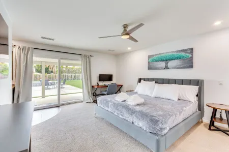 Outdoor Entertainment: Palm Springs Group Escape