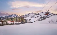 Grand Summit Hotel, a Ski in/Out by RedAwning