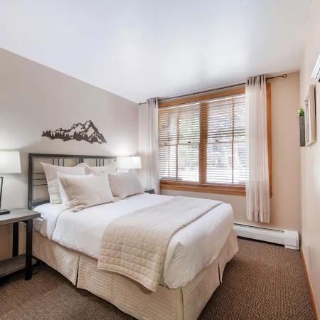 Premium Unit 1108 - One Bedroom - Zephyr Mountain Lodge 1 Condo