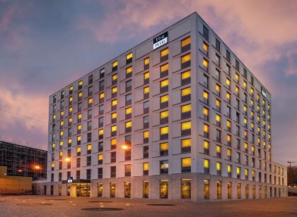 Holiday Inn - the niu, Ridge Halle Central Station