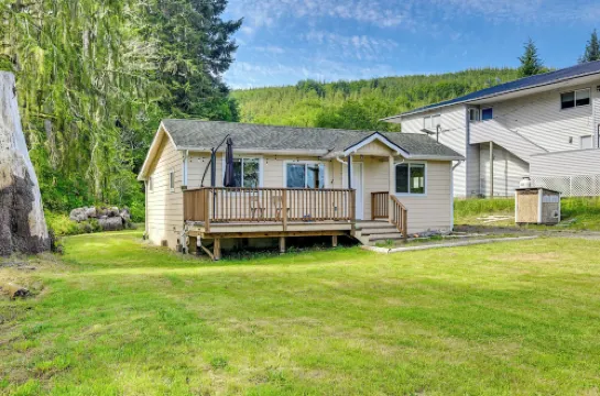 Walk to Beach: Creek-front Sekiu Home w/ Fire Pit!