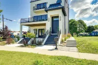 Downtown Ludington Modern Condo w/ Great Views! - Boutique