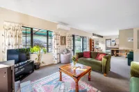 Criffel Peak View Bed and Breakfast Hotels in Albert Town