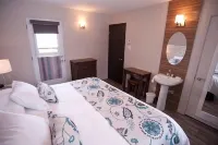 Centre de Villégiature DAM-en-Terre Hotels in Alma