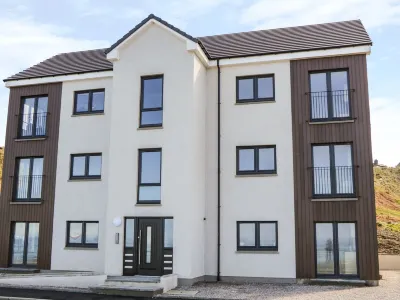 24 Waters Edge Hotels near Salmon Howie