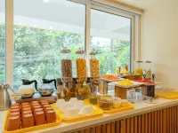 โรงแรม บลูม - โดนา พอลา โรงแรมในปณชี