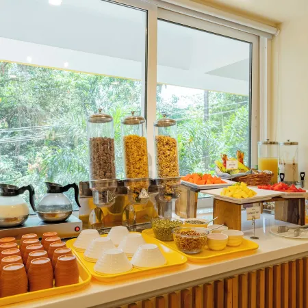 Bloom Hotel - Dona Paula Отели в г. Панаджи