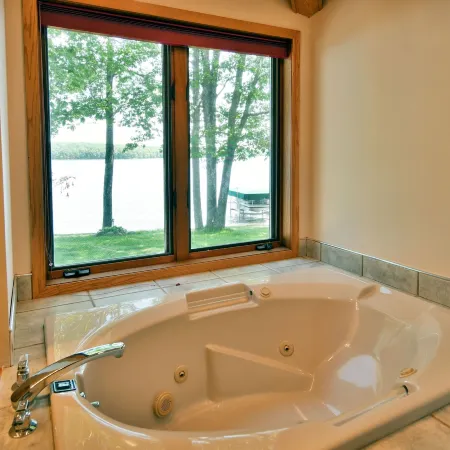 Cheif Lake Lodge 4 Bedroom Home by RedAwning