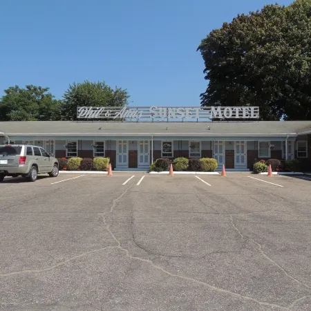 Phil & Anns Sunset Motel