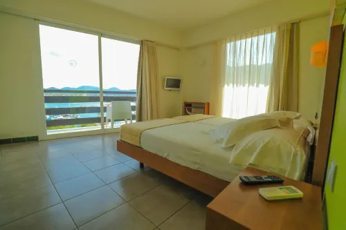 Es Mitjorn Hotel a Sant Antoni de Portmany