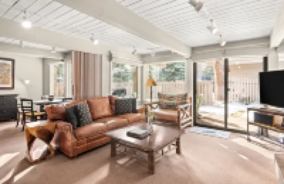 Comfortable & Modern 2 Bedroom Apartments - Right on the Slopes!