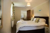 Pendragon Country Cottages - Parking