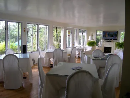 Hamlet Inn Отели в г. Такахо