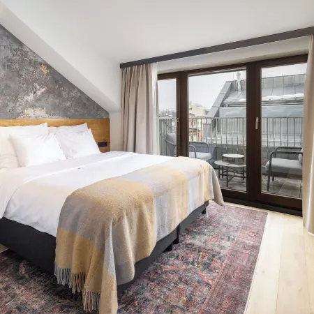 Nomadic Urban Premium Suites Отели рядом с достопримечательностью «Главная рыночная площадь»