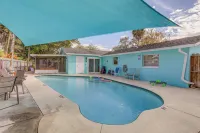 Largo Family Oasis Private Pool and Hot Tub! - parking