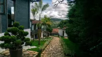 Pousada Monttana - Parkering