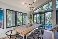 Lake View & Hot Tub – Walk to Speedboat Beach! 4Br