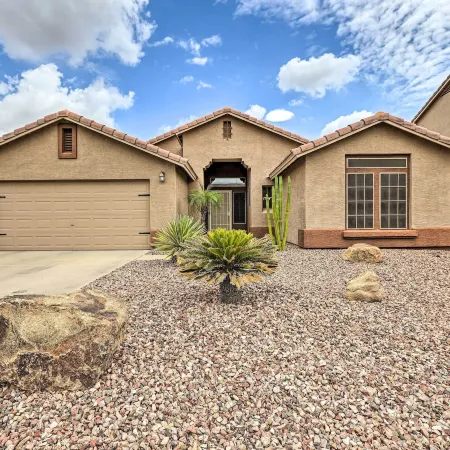 BBQ-Ready Oasis Near Golfing and Surprise Stadium!