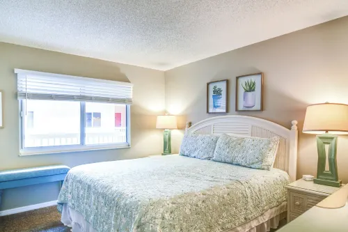 Steps to Beach, Pool Access Indian Shores Condo