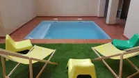 Ten to Go Hostel - С бассейном