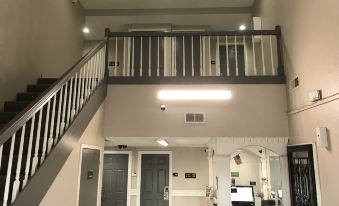 Hometown Inn & Suites