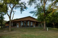 Lewis & Clark Resort
