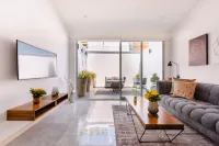 C A L Suites - Kondo