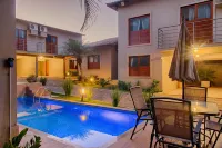 Hotel Vila Serrana - مسبح